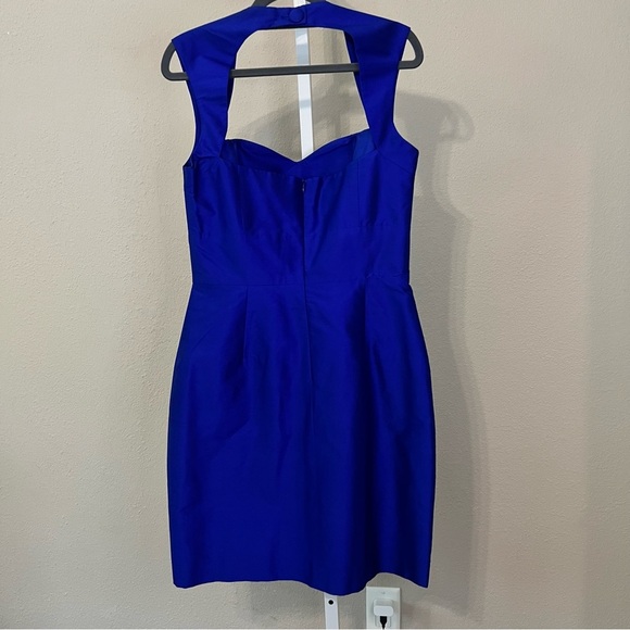 Elegant Blue Silk Sleeveless Dress - Picture 5 of 7